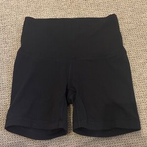 Aritzia TNA Women's Black High-Waisted Shorts